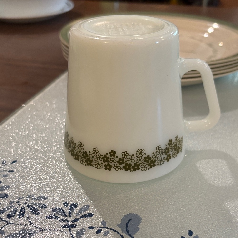 Pyrex green crazy daisy mug